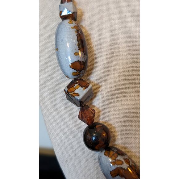 Unique Multi-Shape Gray Brown Mottled Beaded Toggle Clasp Statement Necklace - Picture 6 of 9